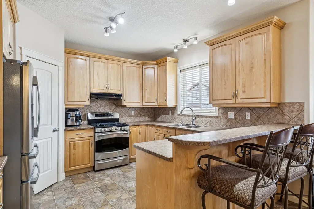 937 Cimarron Park Close Okotoks AB T1S2E6