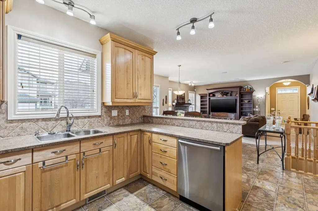 937 Cimarron Park Close Okotoks AB T1S2E6