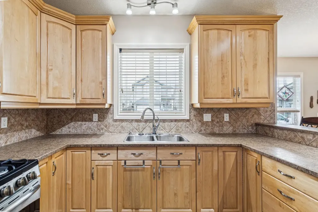 937 Cimarron Park Close Okotoks AB T1S2E6