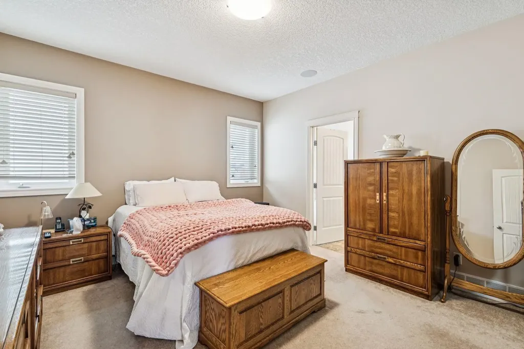 937 Cimarron Park Close Okotoks AB T1S2E6
