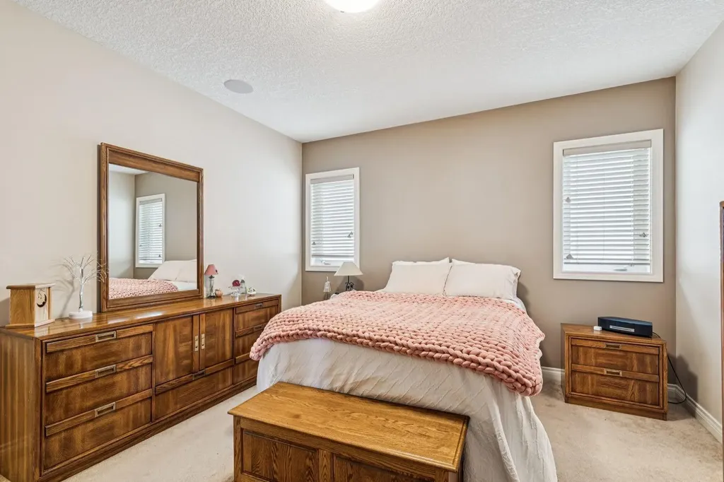 937 Cimarron Park Close Okotoks AB T1S2E6