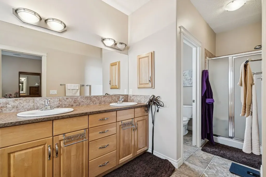 937 Cimarron Park Close Okotoks AB T1S2E6