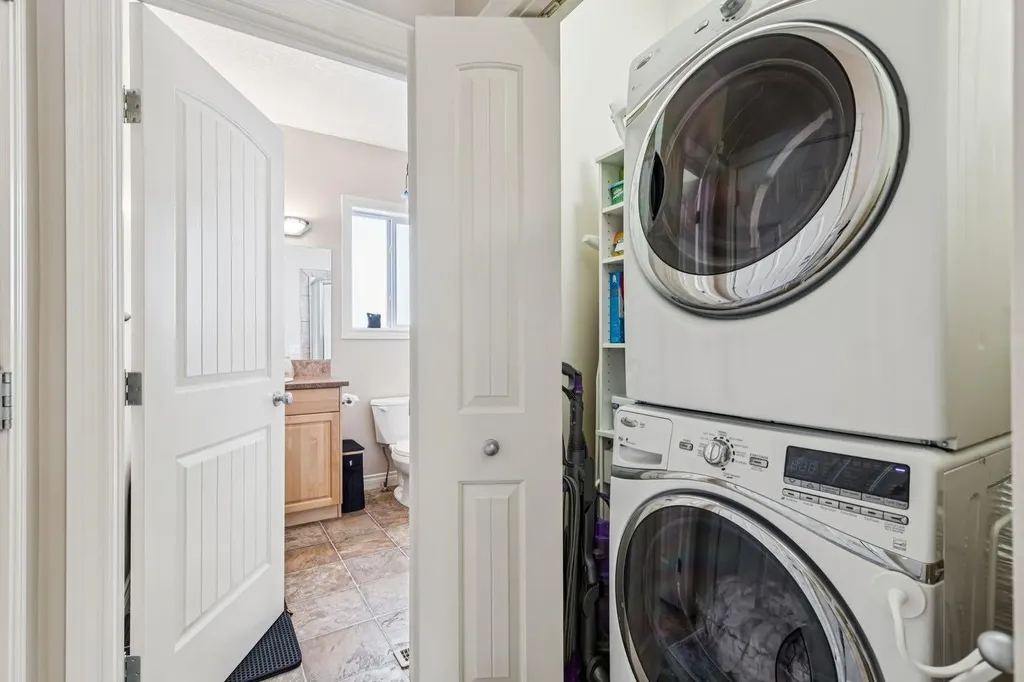 937 Cimarron Park Close Okotoks AB T1S2E6