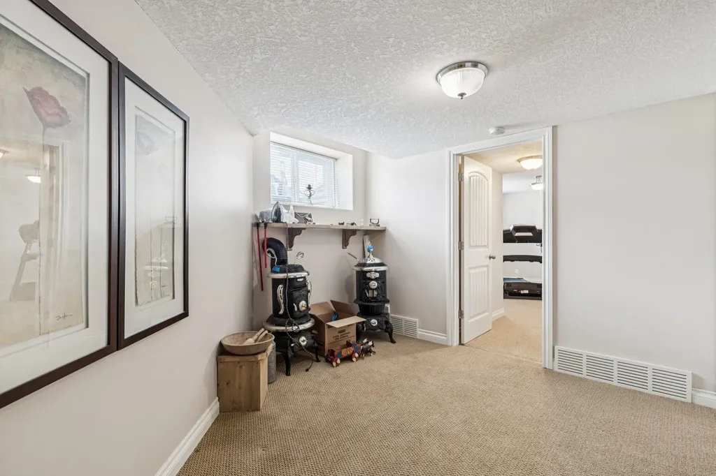 937 Cimarron Park Close Okotoks AB T1S2E6