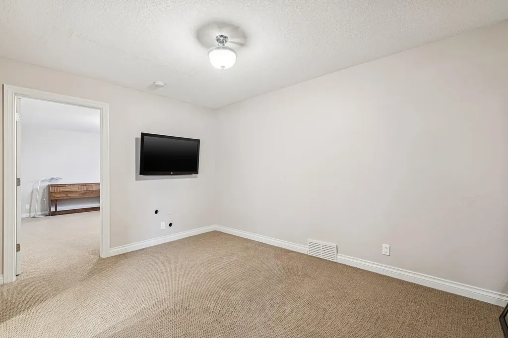 937 Cimarron Park Close Okotoks AB T1S2E6