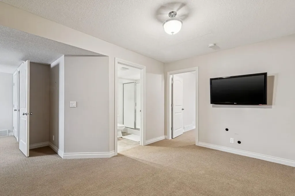 937 Cimarron Park Close Okotoks AB T1S2E6
