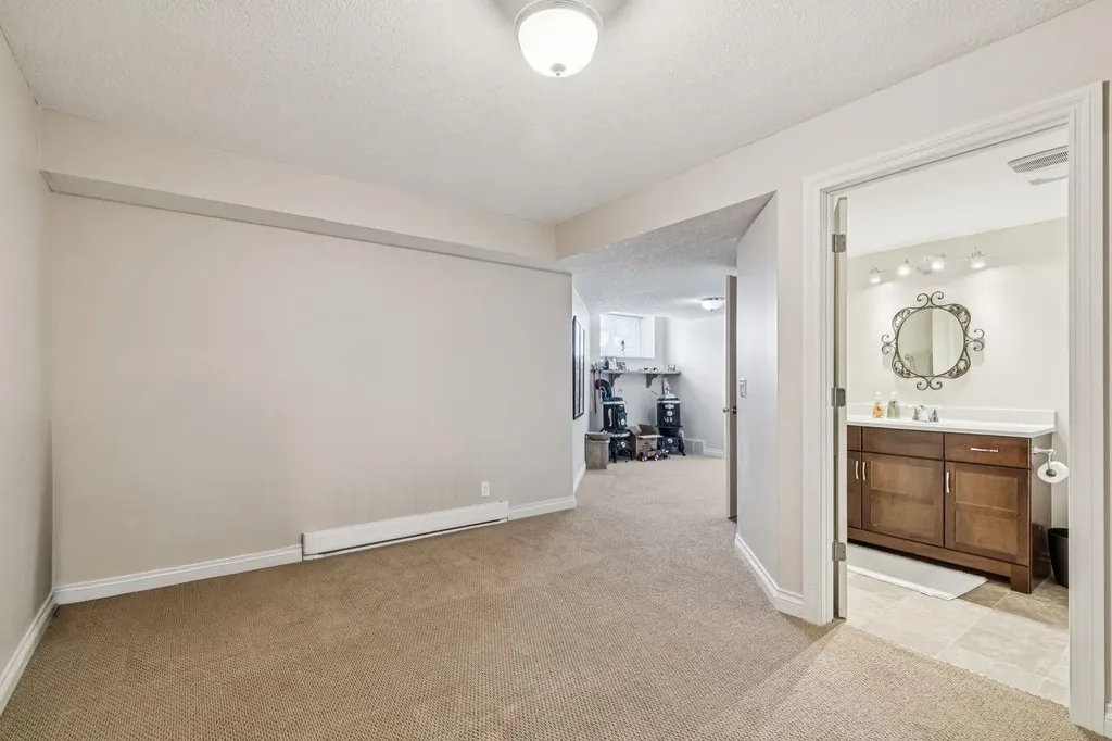 937 Cimarron Park Close Okotoks AB T1S2E6