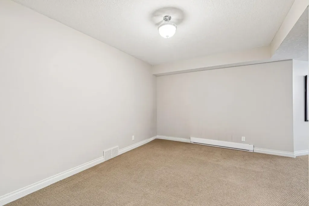 937 Cimarron Park Close Okotoks AB T1S2E6