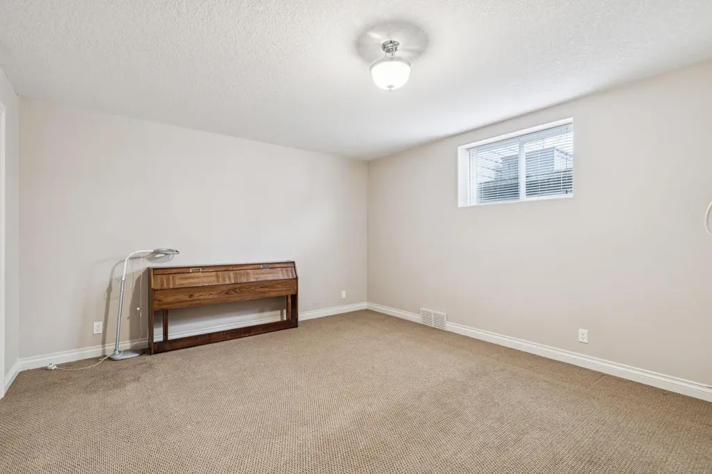 937 Cimarron Park Close Okotoks AB T1S2E6