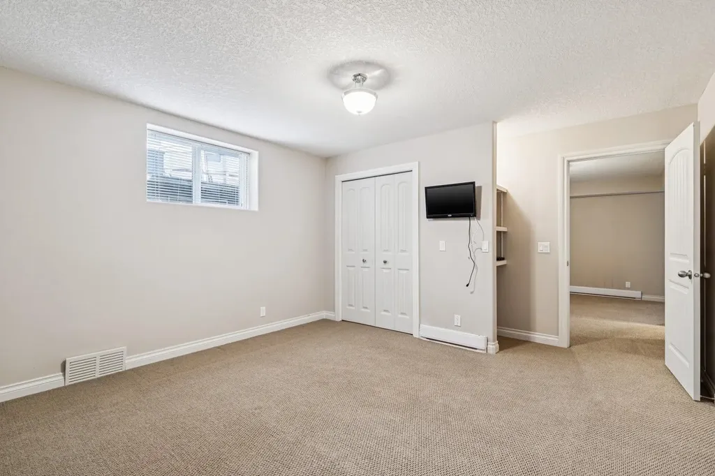 937 Cimarron Park Close Okotoks AB T1S2E6