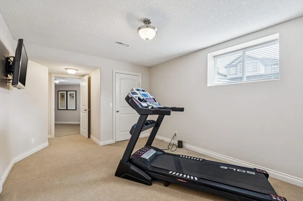 937 Cimarron Park Close Okotoks AB T1S2E6