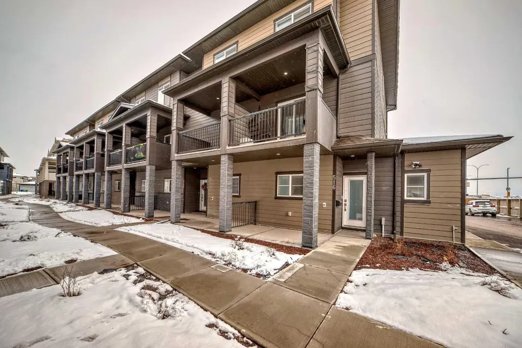 95 Skyview Close NE Calgary AB T3N 1X2