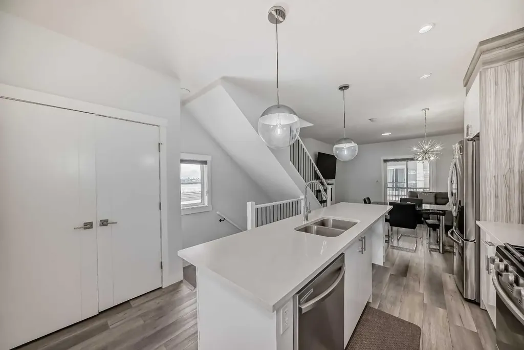 95 Skyview Close NE Calgary AB T3N 1X2