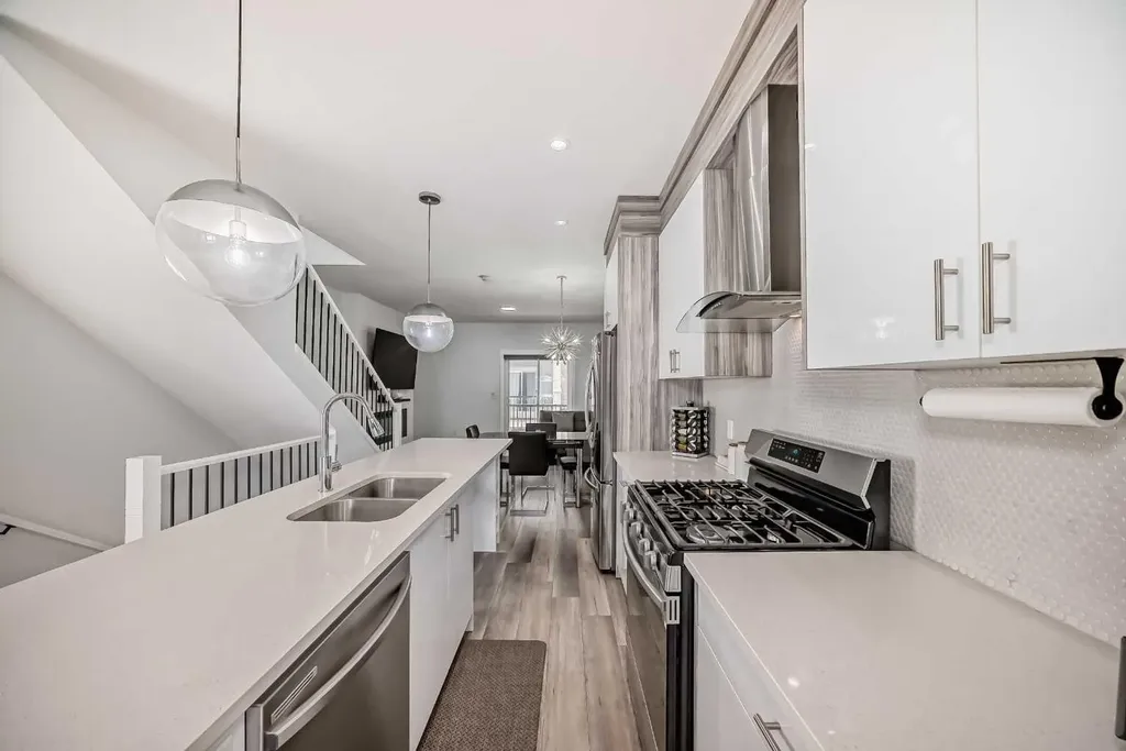 95 Skyview Close NE Calgary AB T3N 1X2