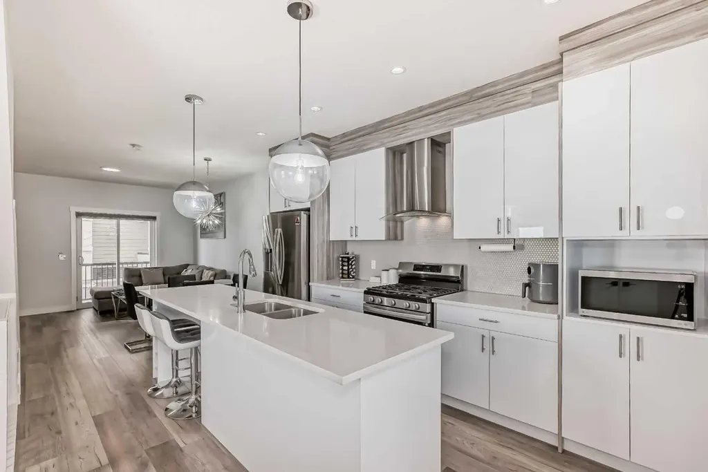 95 Skyview Close NE Calgary AB T3N 1X2