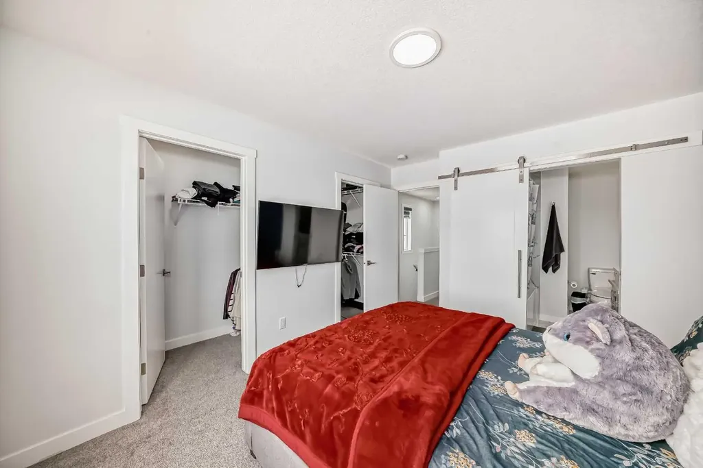 95 Skyview Close NE Calgary AB T3N 1X2
