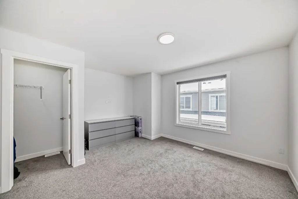 95 Skyview Close NE Calgary AB T3N 1X2