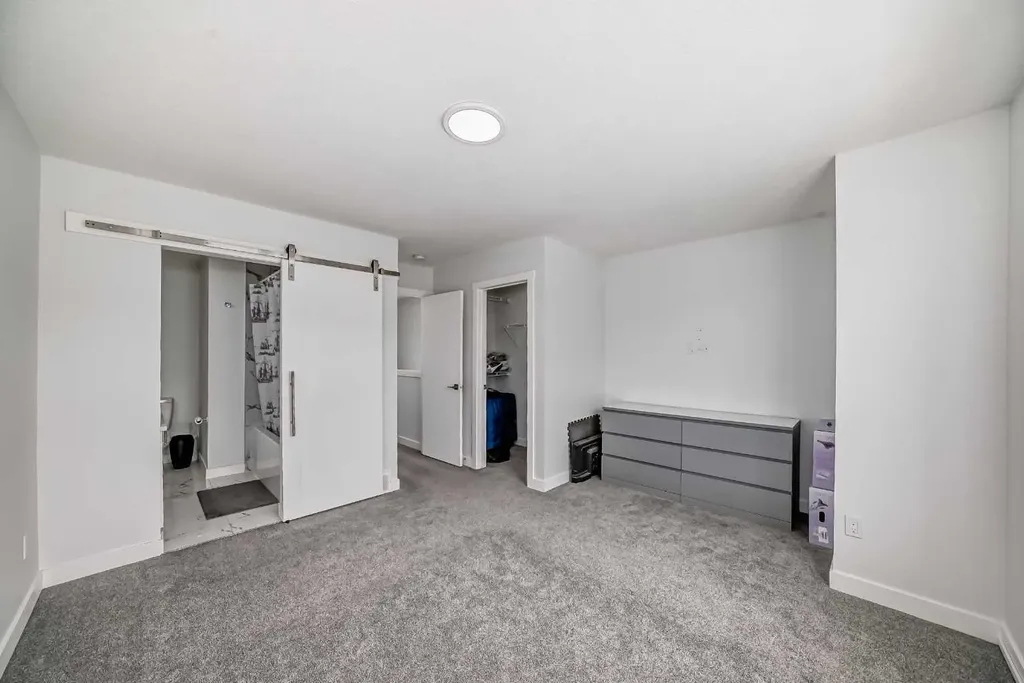 95 Skyview Close NE Calgary AB T3N 1X2
