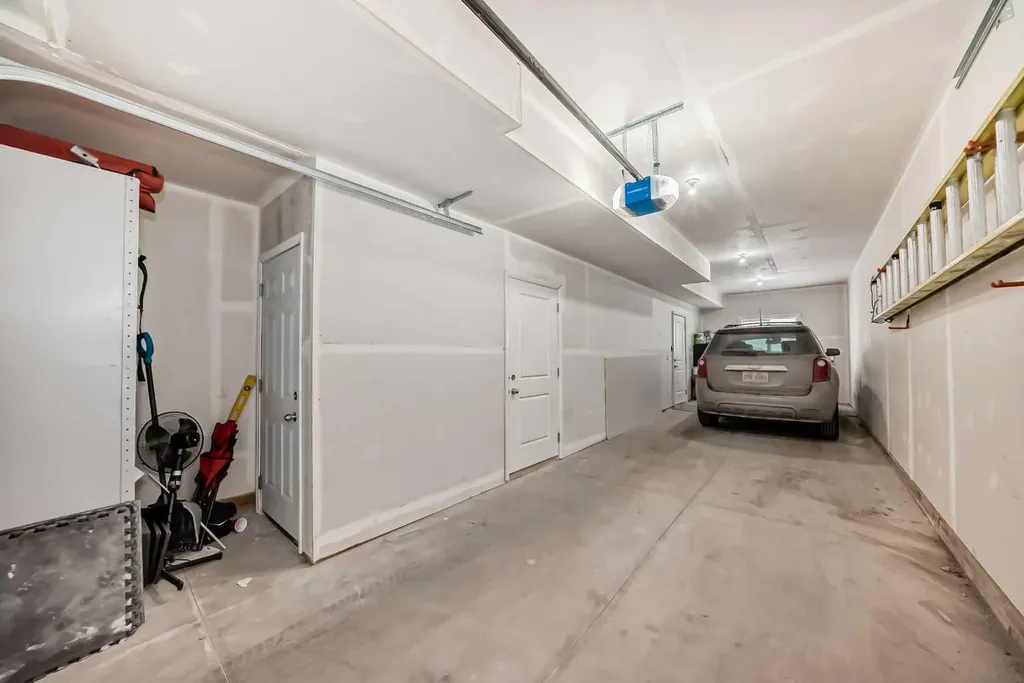 95 Skyview Close NE Calgary AB T3N 1X2