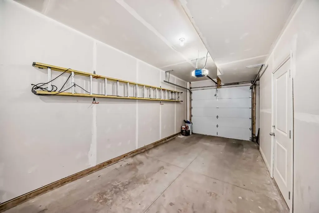 95 Skyview Close NE Calgary AB T3N 1X2