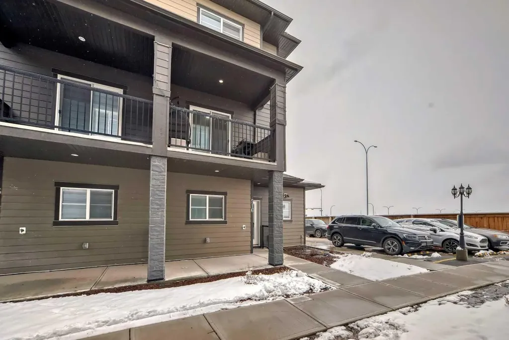 95 Skyview Close NE Calgary AB T3N 1X2