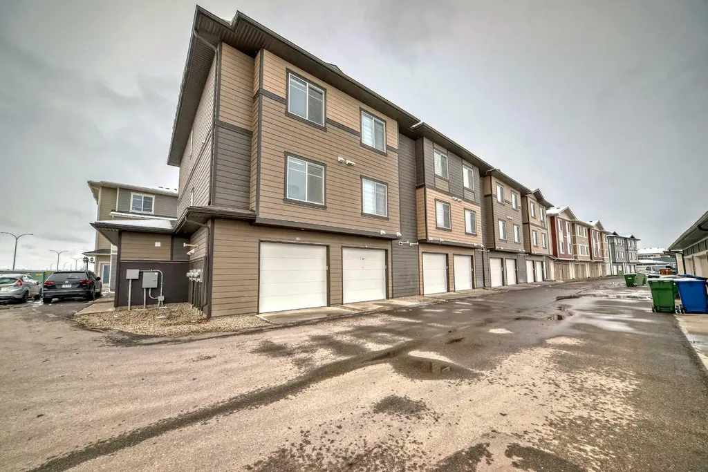 95 Skyview Close NE Calgary AB T3N 1X2