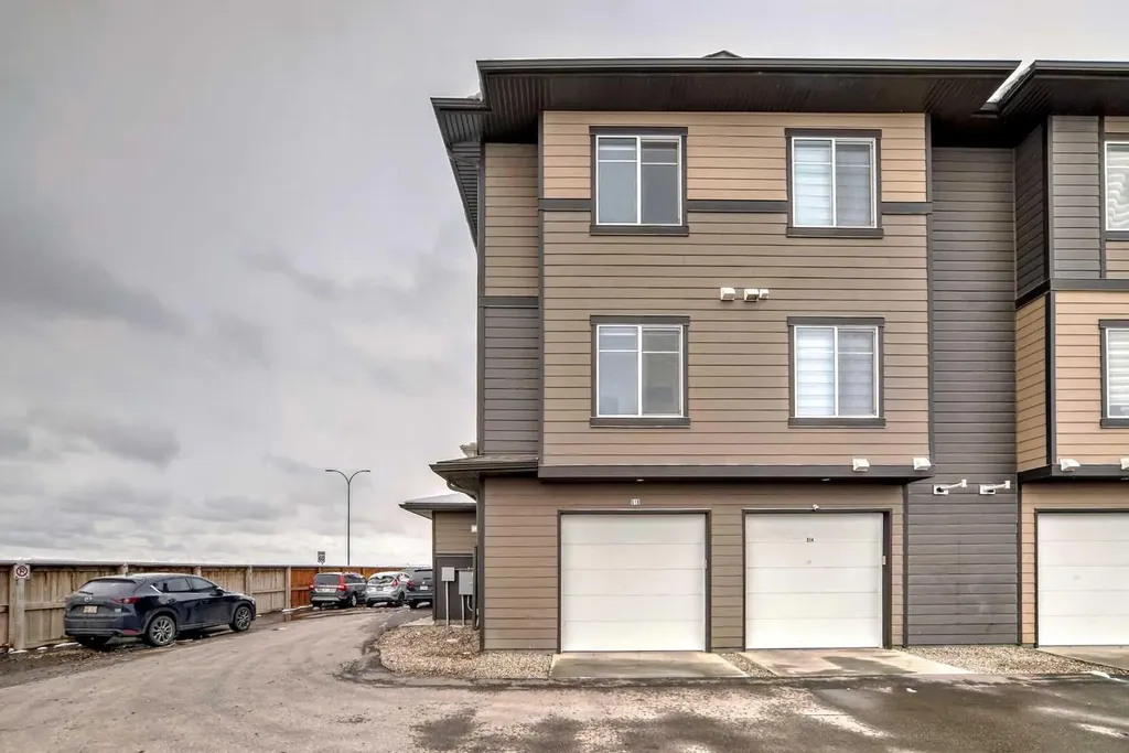 95 Skyview Close NE Calgary AB T3N 1X2