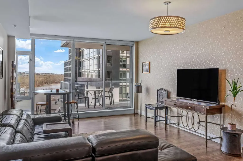 519 Riverfront Avenue SE Calgary AB T2G 1K6