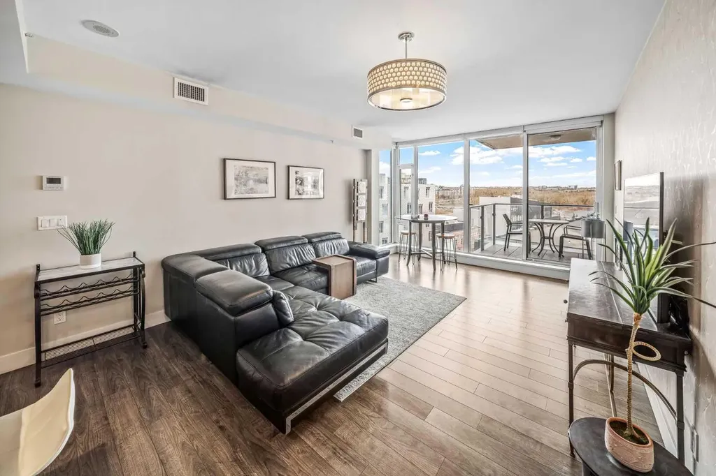 519 Riverfront Avenue SE Calgary AB T2G 1K6