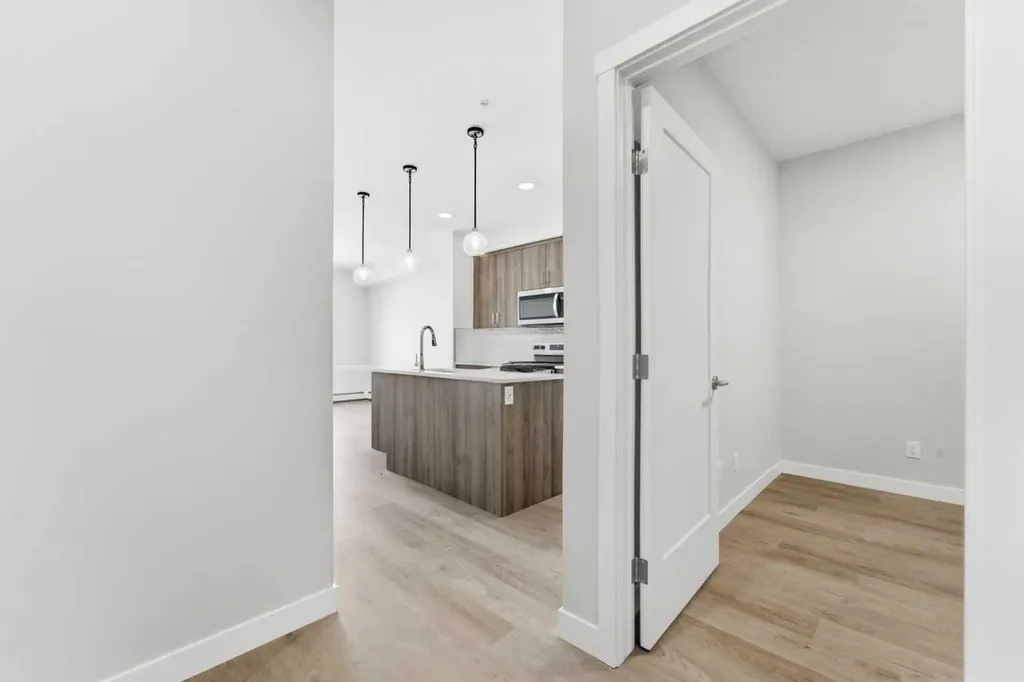 700 Shawnee Square SW Calgary AB T2Y 0Z6