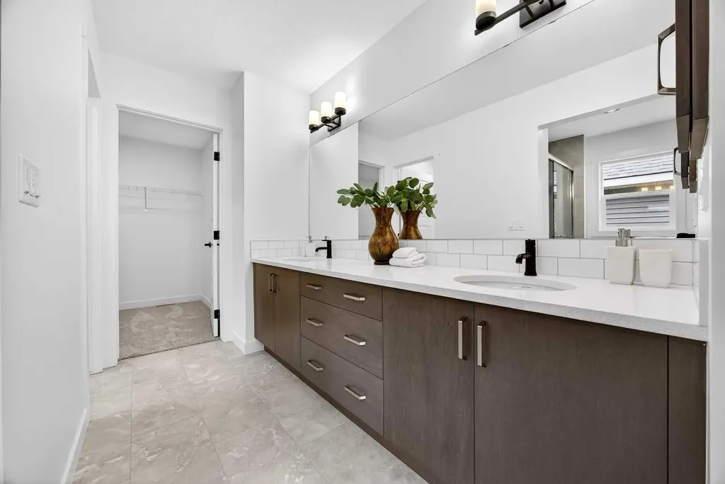 214 Bayview Park SW Airdrie AB T4B 4G2