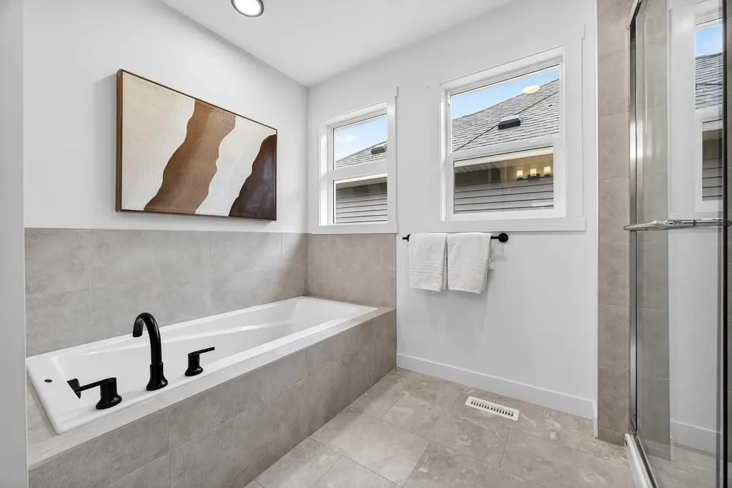 214 Bayview Park SW Airdrie AB T4B 4G2