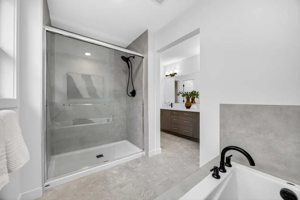 214 Bayview Park SW Airdrie AB T4B 4G2