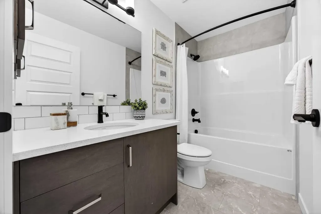 214 Bayview Park SW Airdrie AB T4B 4G2