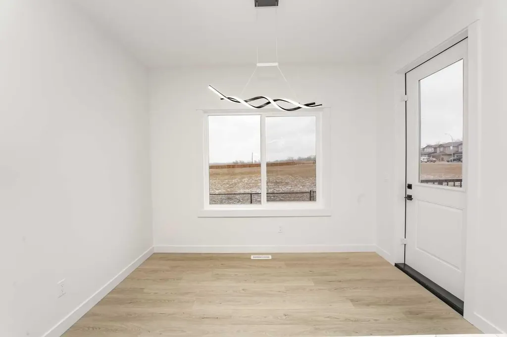 182 Lakewood Crescent Strathmore AB T0J 1Y0