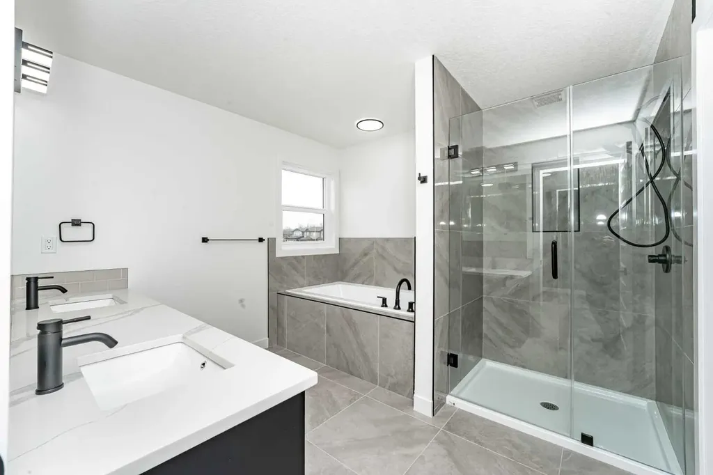 182 Lakewood Crescent Strathmore AB T0J 1Y0
