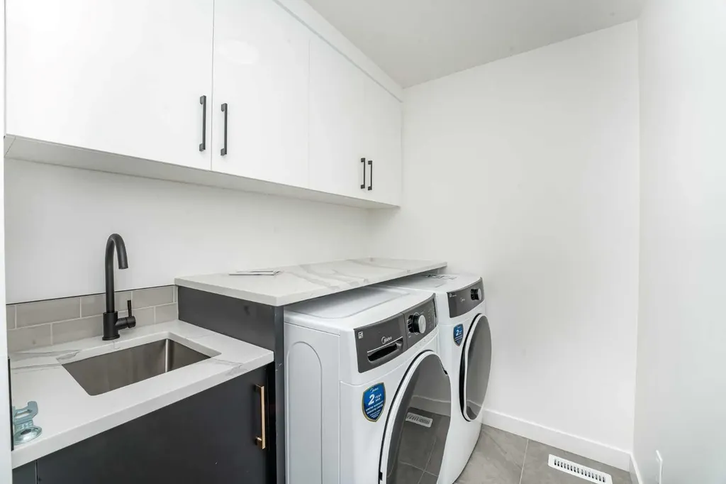 182 Lakewood Crescent Strathmore AB T0J 1Y0