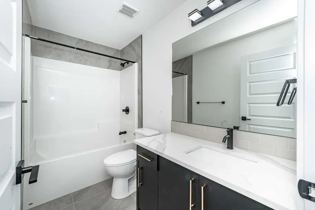 182 Lakewood Crescent Strathmore AB T0J 1Y0