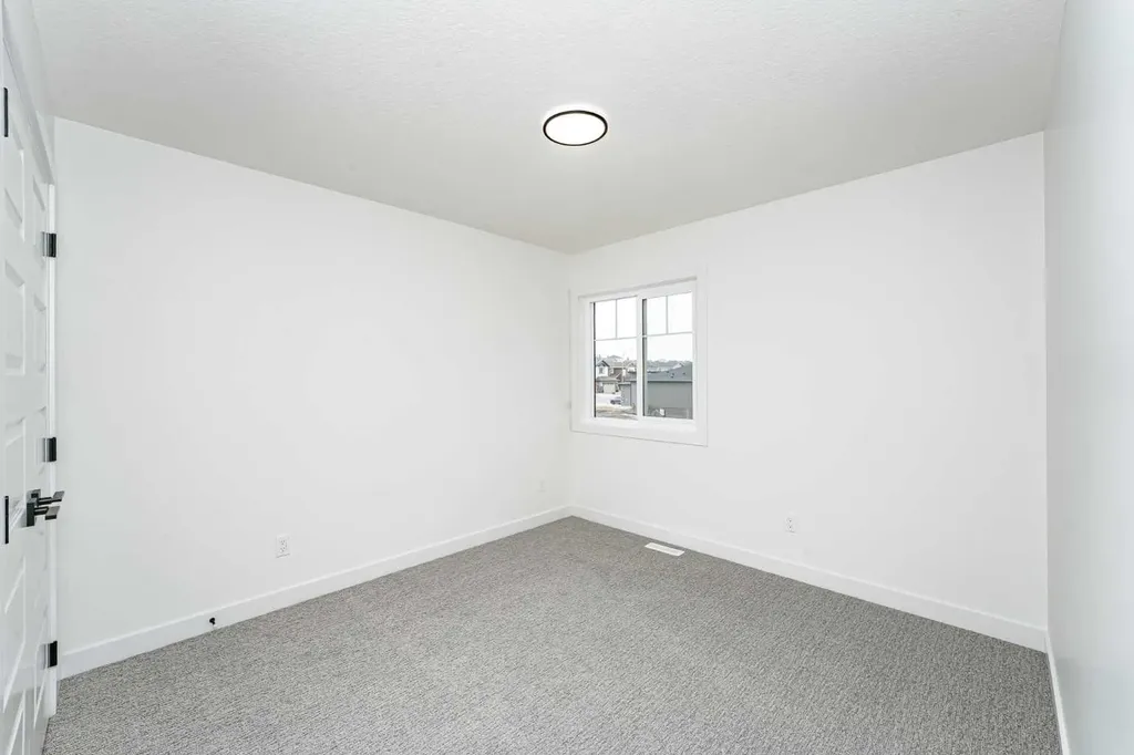 182 Lakewood Crescent Strathmore AB T0J 1Y0