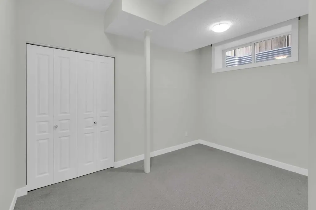 24 Royal Birch Park NW Calgary AB T3G 0B8