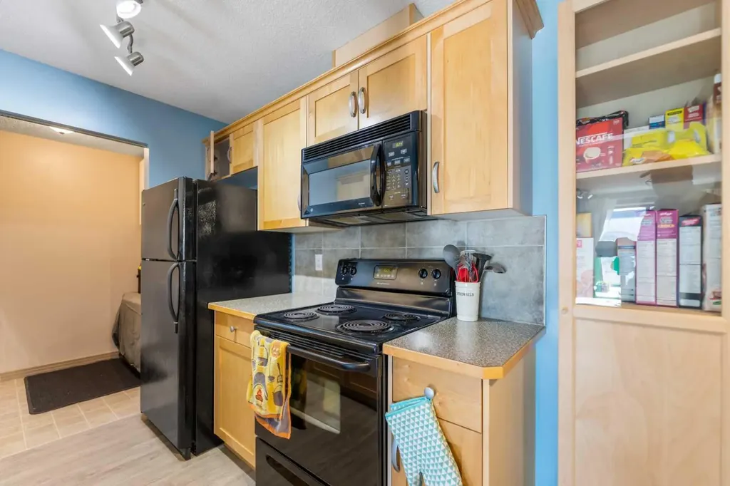 13045 6 Street SW Calgary AB T2W 5H1