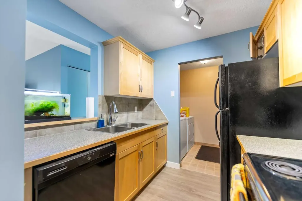 13045 6 Street SW Calgary AB T2W 5H1