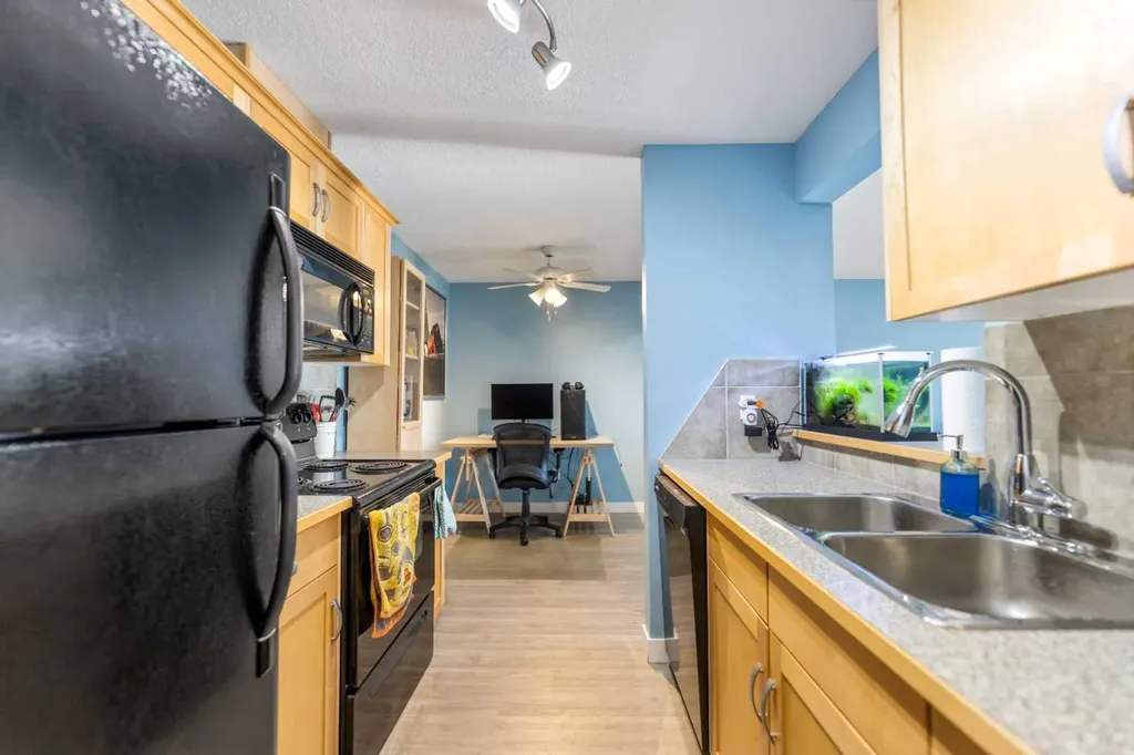 13045 6 Street SW Calgary AB T2W 5H1