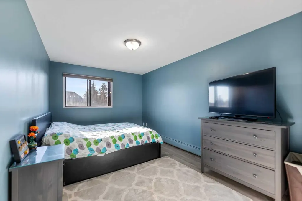 13045 6 Street SW Calgary AB T2W 5H1