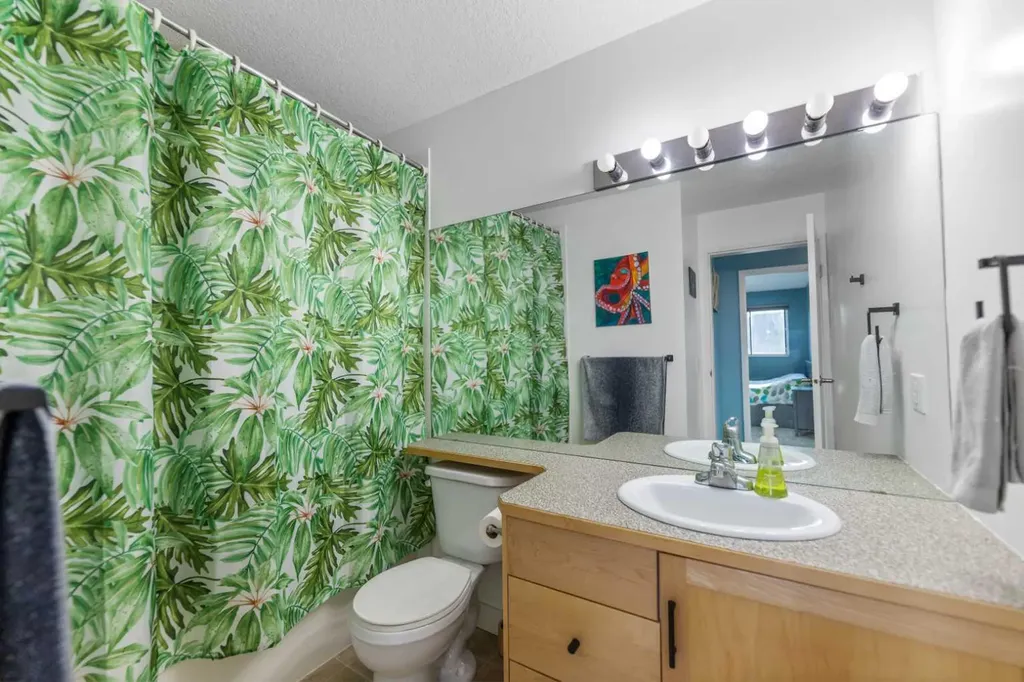 13045 6 Street SW Calgary AB T2W 5H1