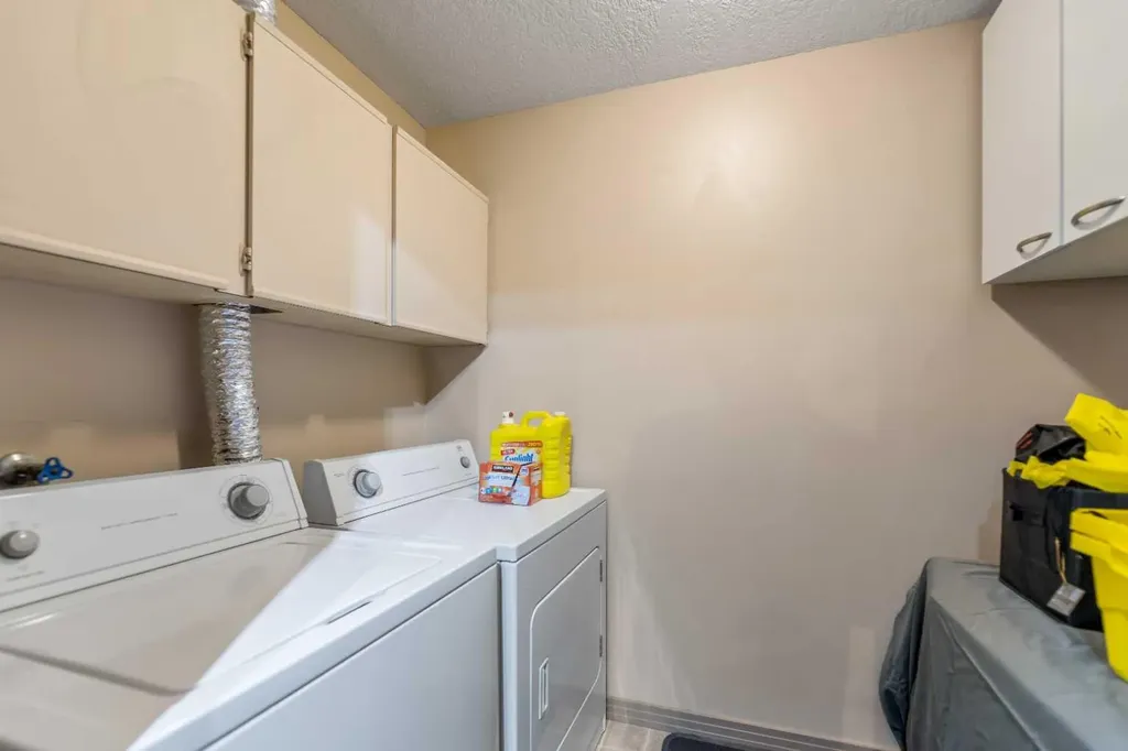 13045 6 Street SW Calgary AB T2W 5H1