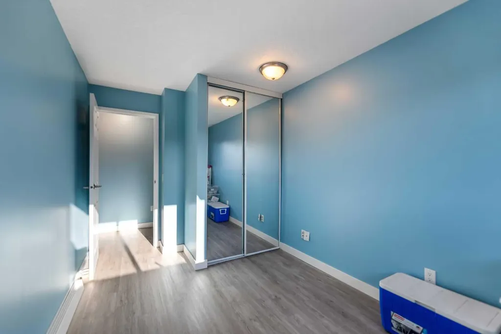 13045 6 Street SW Calgary AB T2W 5H1
