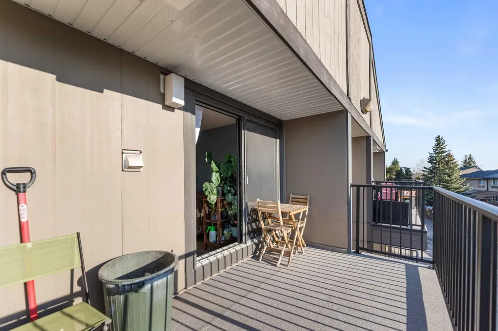 13045 6 Street SW Calgary AB T2W 5H1