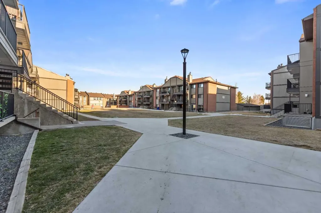13045 6 Street SW Calgary AB T2W 5H1