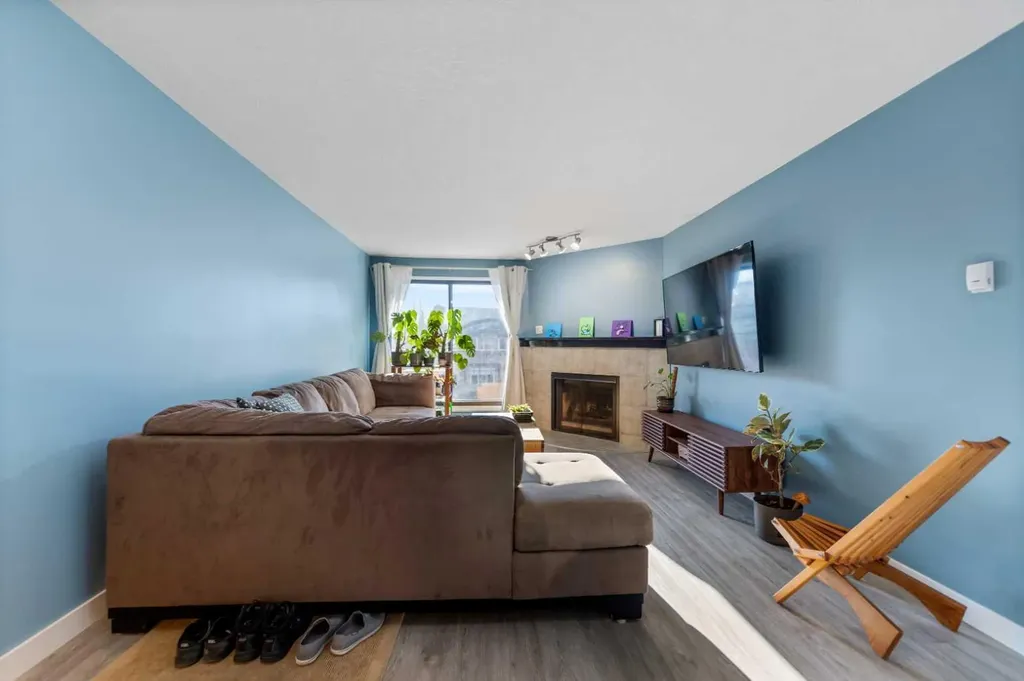 13045 6 Street SW Calgary AB T2W 5H1